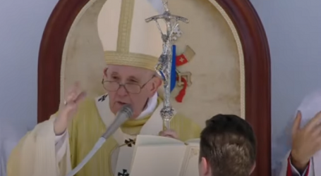 Papa Francisco en el Ángelus en Budapest, 12-9-2021: «Que la cruz os lleve a anunciar con la vida el Evangelio liberador de la ternura sin límites que Dios tiene por cada uno»