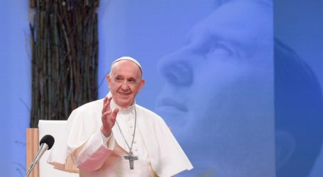 Papa Francisco a jóvenes en Eslovaquia, 14-9-2021: «La revolución es rebelarse y amar para toda la vida a otra persona, formar una familia, procrear y educar a unos hijos»