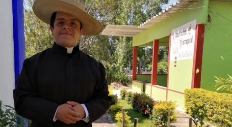 Rodrigo Castro estando en misión decidió que ya no quería ser sacerdote, pero «se me acercó una viejecita, ya de edad muy avanzada y me dijo: ‘Dios quiere que te quedes aquí’»