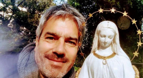 Juan Segundo Stegmann era modelo y periodista: «Me convertí al visitar a la Virgen, lo deje todo, ayudo a los necesitados, Dios me quería para Él y vivo de su providencia»