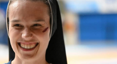 Annika Fabbian, la monja que era futbolista y que evangeliza con la pelota: «Me enamoré del Señor. En la relación diaria comprendes que Dios te está llamando, que te ha elegido»