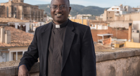 El padre Laurent Rutinduka perdió a sus padres y hermanos en el genocidio ruandés: «Me salvó la Palabra de Dios, rezar y recibí la fuerza del Espíritu Santo para perdonar»