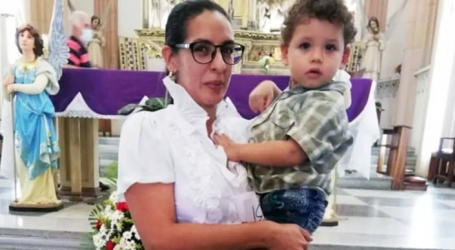 Omareny García no podía tener hijos, oró a Dios y a la Virgen, fue a una misa para «mujeres embarazadas», le bendijeron su vientre y el milagro es su hijo de dos años