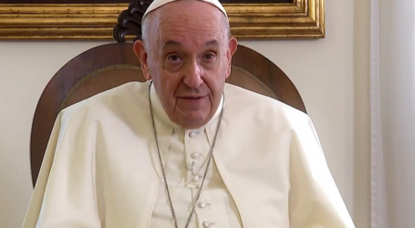 El Papa pide rezar en abril «para que el compromiso del personal sanitario de atender a los enfermos y a los ancianos sea apoyado por los gobiernos y las comunidades locales»
