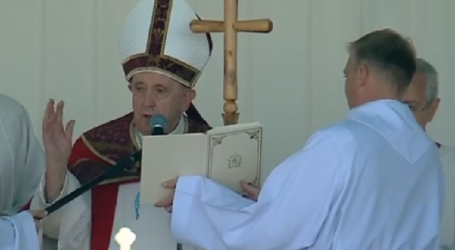 Santa Misa, de hoy, miércoles, Fiesta de la Exaltación de la Santa Cruz, presidida por el Papa Francisco, en Kazajistán, 14-9-2022