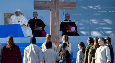 Reza el Vía Crucis, presidido por el Papa Francisco, en la JMJ Lisboa 2023, 4-8-2023 