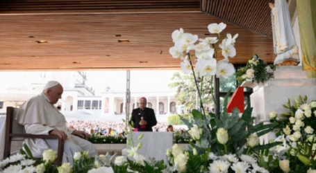 Reza el Rosario de la JMJ con el Papa Francisco y los jóvenes enfermos en Fátima, 5-8-2023 