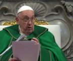 El Papa en homilía: «Hemos recibido del Señor el don de su amor y estamos llamados a ser don para los demás. Hagamos que circule la caridad. La pobreza es un escándalo»  