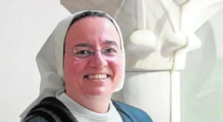 Susana López, hace 25 años, dejó su empresa de seguros en la que iba a ascender y se hizo monja: «Encontré en la oración de silencio la presencia de Dios y el deseo de seguirle»     
