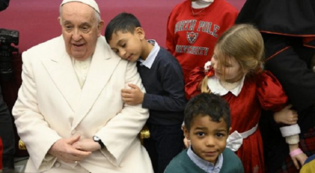 El Papa a los niños: «Para ser felices es necesario rezar mucho, porque la oración conecta con Dios, llena el corazón de luz y ayuda a hacer todo con confianza y serenidad» 
