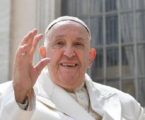 Papa Francisco en la Audiencia: «Si abrimos nuestro corazón al Espíritu Santo, reaviva en nosotros la fe, la esperanza y la caridad, antídotos contra la autosuficiencia»