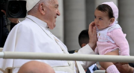 Papa Francisco en la Audiencia: «La base de la vida cristiana es la humildad: nos salva del Maligno, de convertirnos en sus cómplices y es la fuente de la paz en el mundo»
